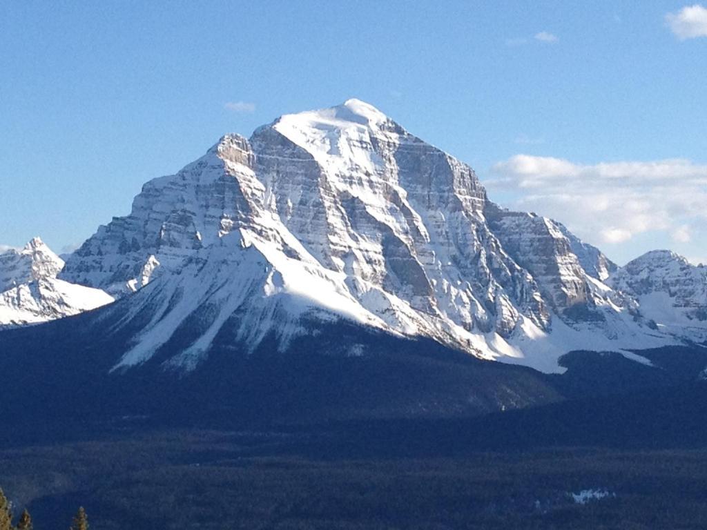 Canadian Rockies Inn - Adults Only Field Bagian luar foto